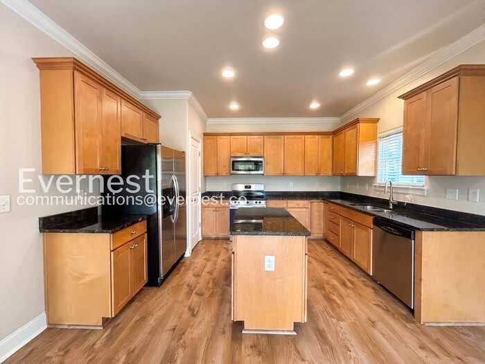 4513 Hamilton Ln - Photo 5 of 34