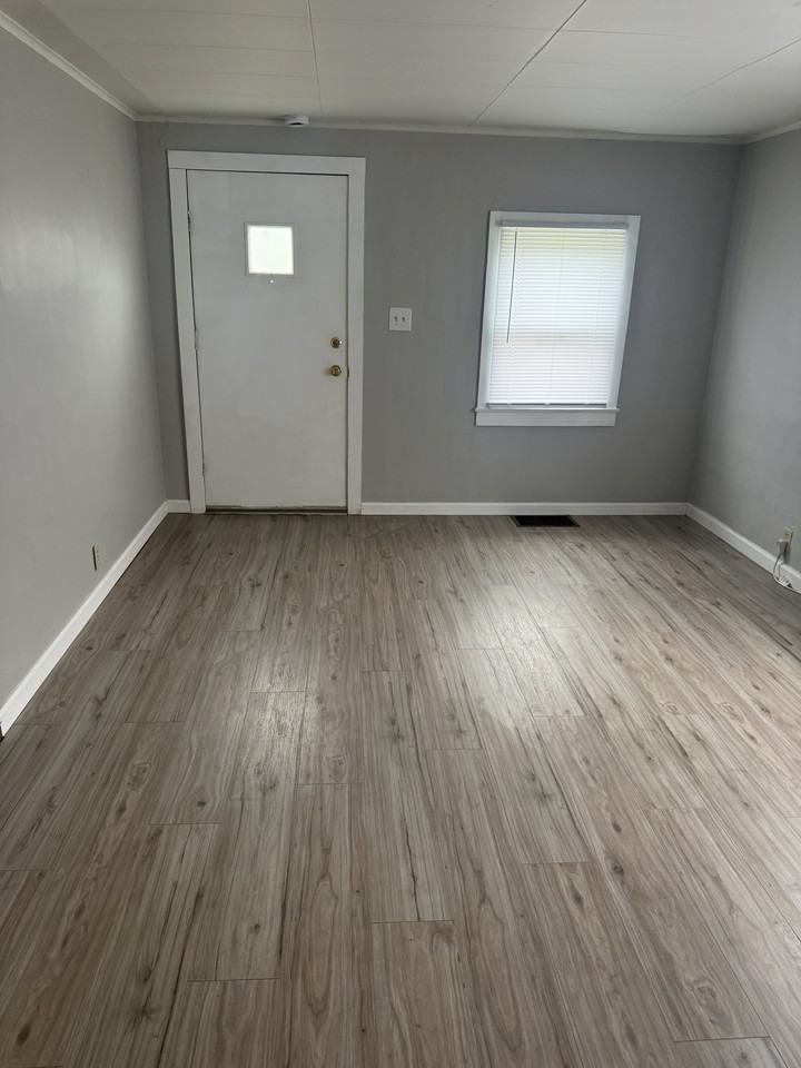 204 1/2 E Sheen Ave #NA - Photo 3 of 12