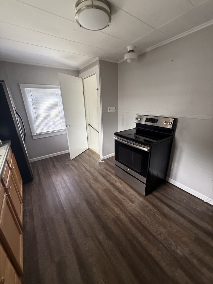 204 1/2 E Sheen Ave #NA - Photo 4 of 12