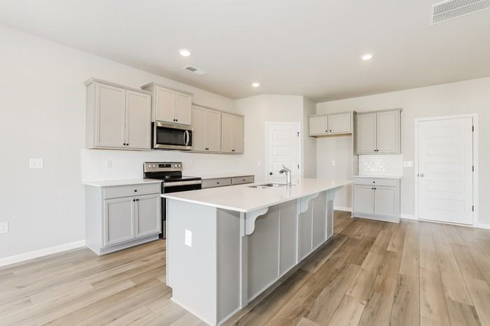 1547 Stinson Ln - Photo 4 of 15