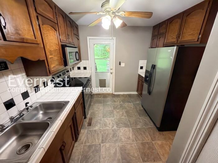 716 Brookview Dr - Photo 3 of 27