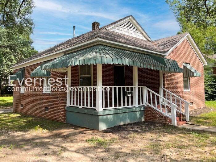 905 Parkhaven Ln
