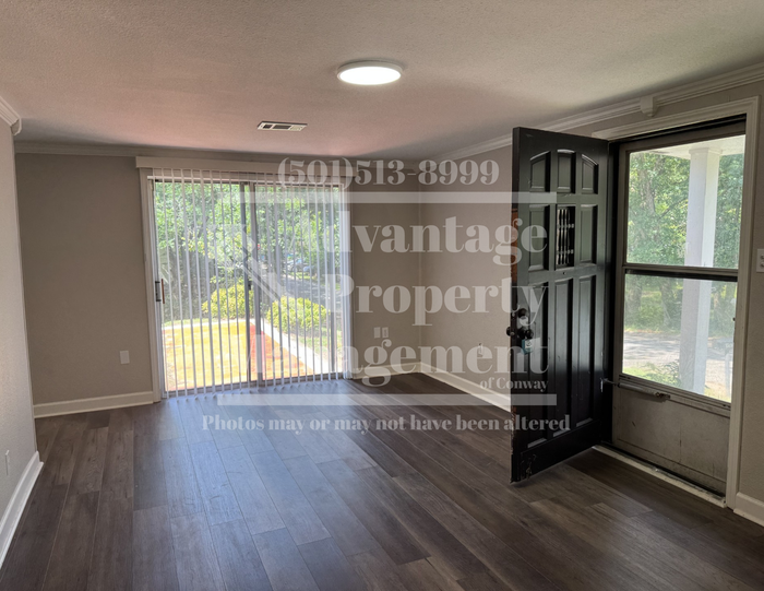 1519 Phyllis St - Photo 2 of 10