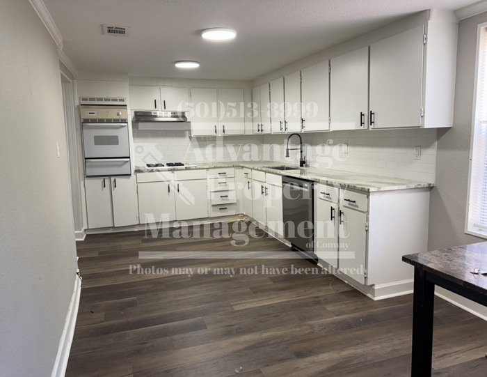 1519 Phyllis St - Photo 4 of 10