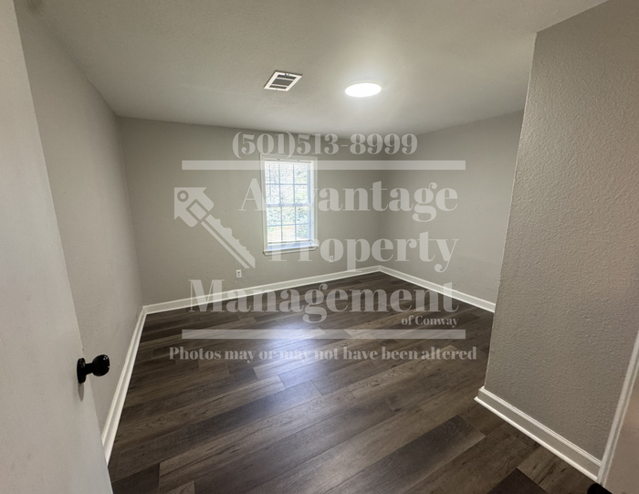 1519 Phyllis St - Photo 6 of 10