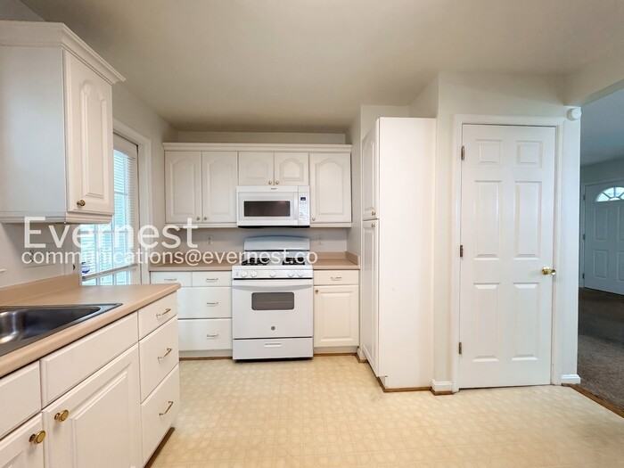 5427 Varnum St - Photo 4 of 27