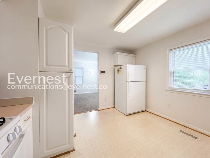 5427 Varnum St - Photo 6 of 27