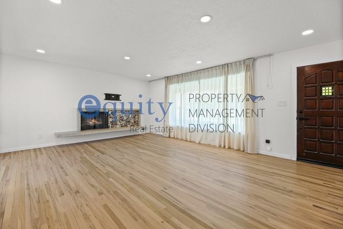 8894 S 540 E - Photo 3 of 33