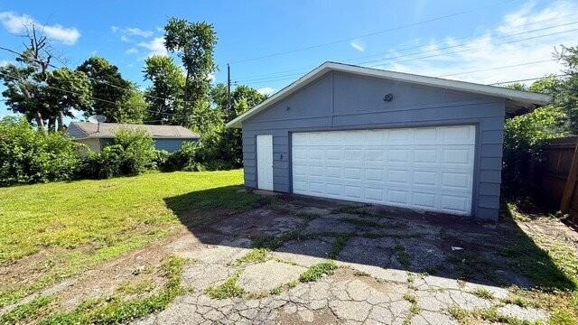 3245 Chrysler St - Photo 2 of 11