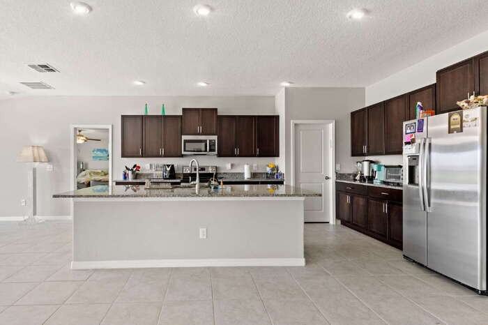 16561 Delia St - Photo 6 of 27
