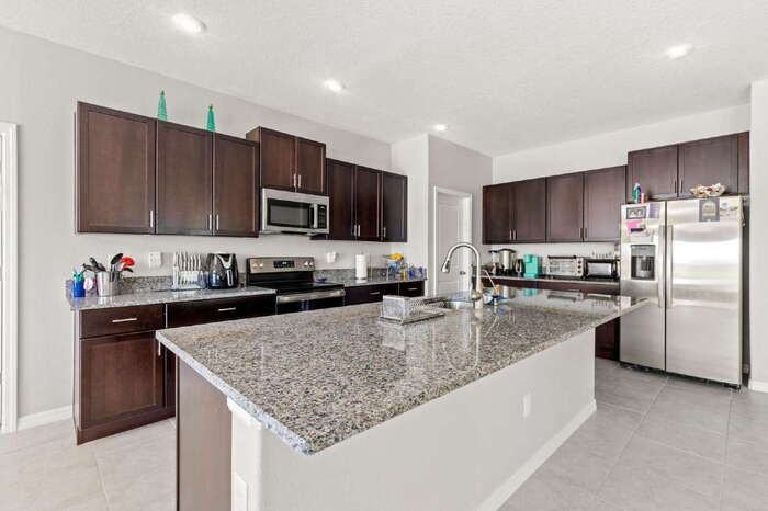 16561 Delia St - Photo 7 of 27