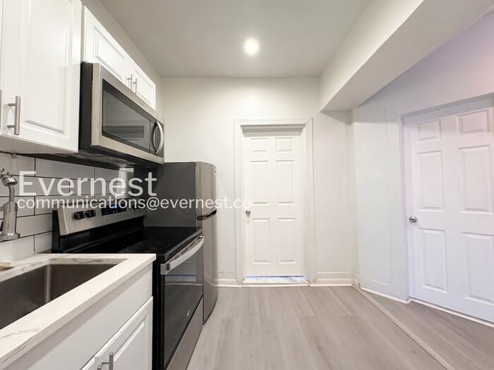 2444 Callow Ave #B - Photo 3 of 21