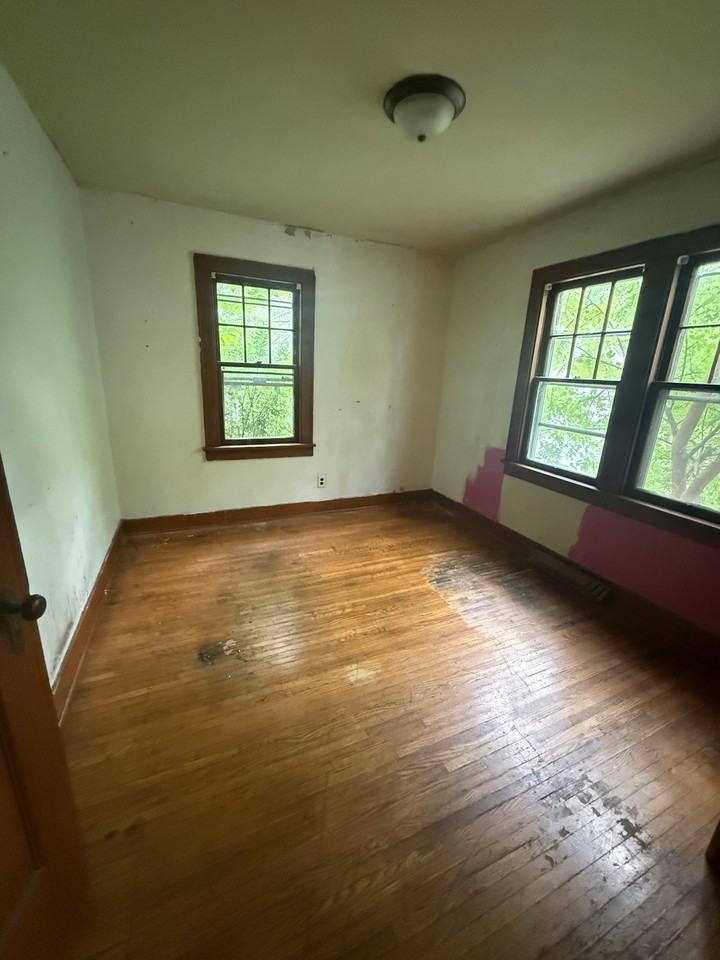 1073 W Packard St #NA - Photo 4 of 11