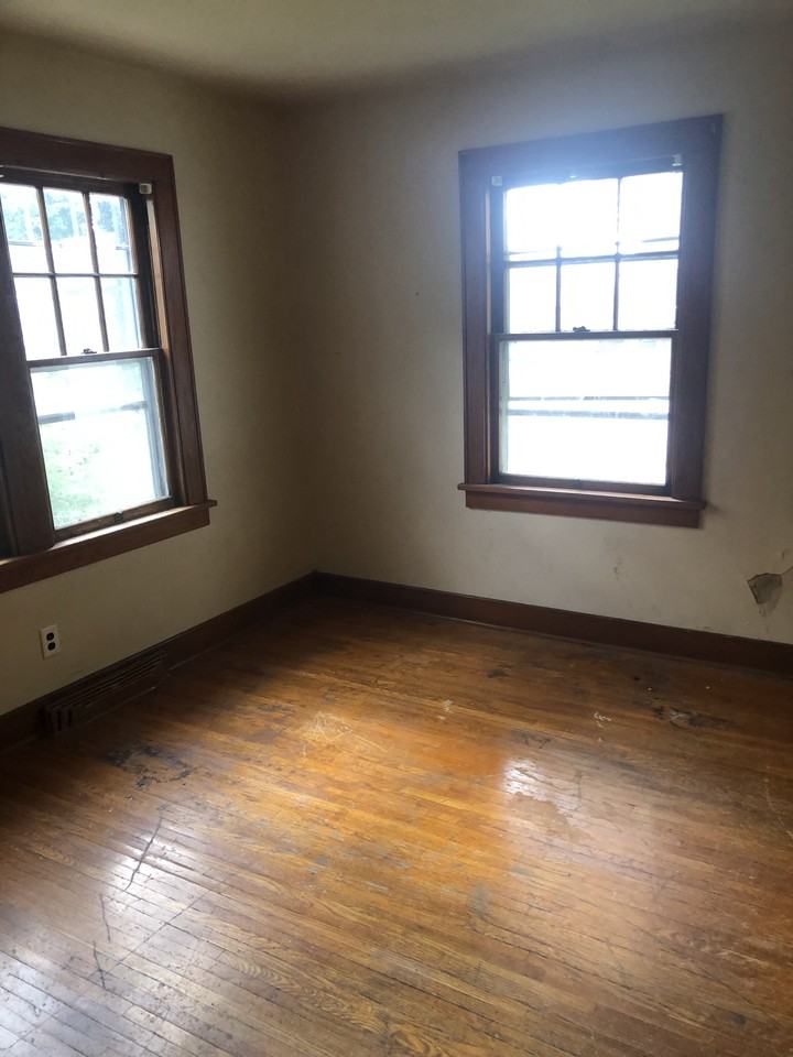 1073 W Packard St #NA - Photo 5 of 11