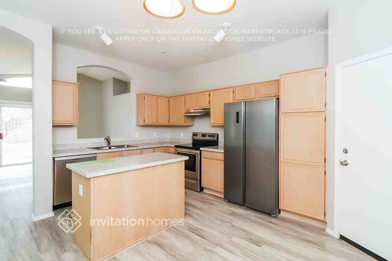 7451 W Via Del Sol Dr - Photo 6 of 17