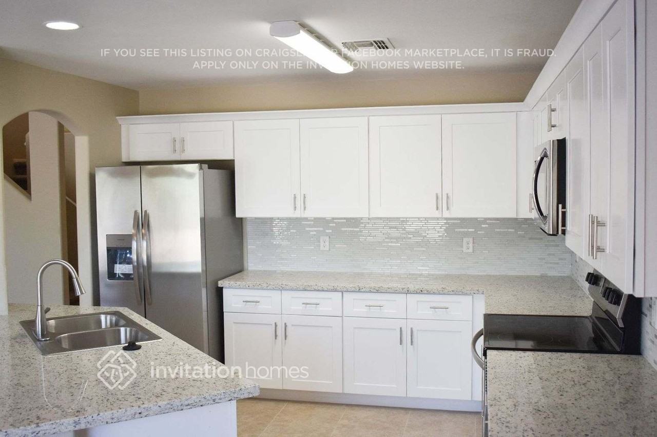 186 N 224th Ln - Photo 4 of 10