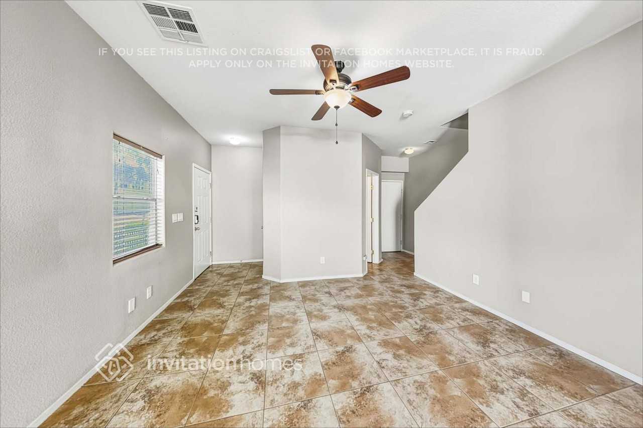 3025 Gary Cooper St #102 - Photo 5 of 19