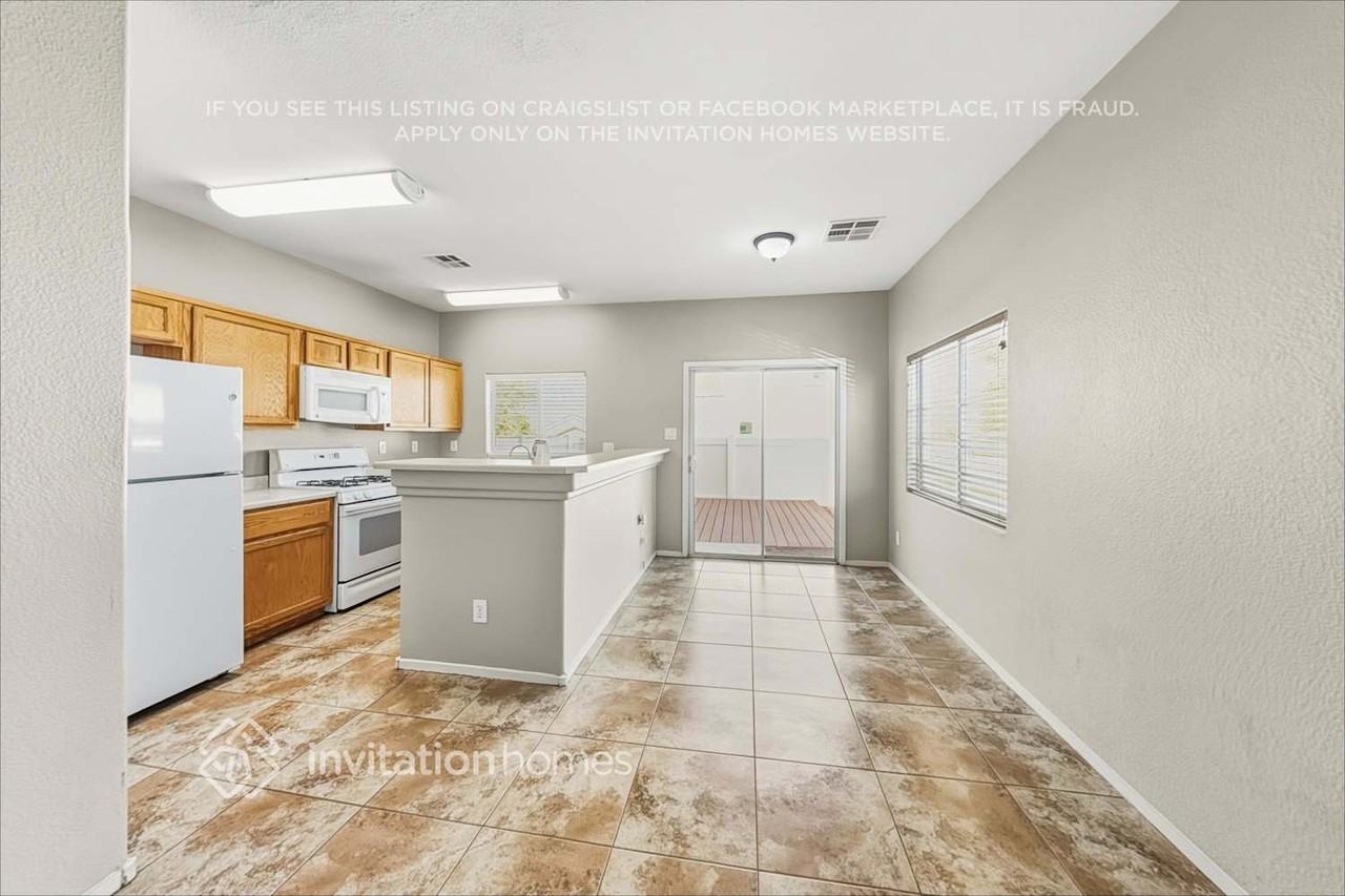 3025 Gary Cooper St #102 - Photo 7 of 19