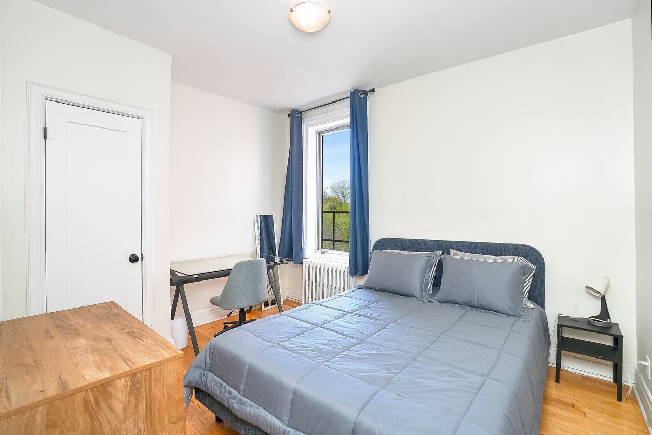 130 Rue Prince-Arthur O — photo 1