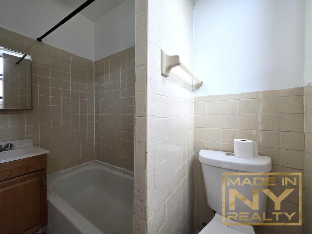8604 96th St #H9 - Photo 5 of 7