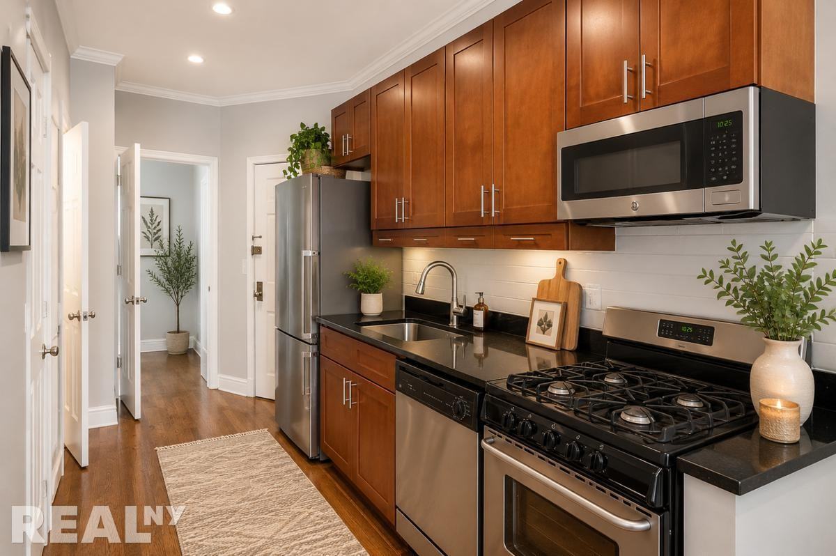 Leroy St #3C - Photo 2 of 5