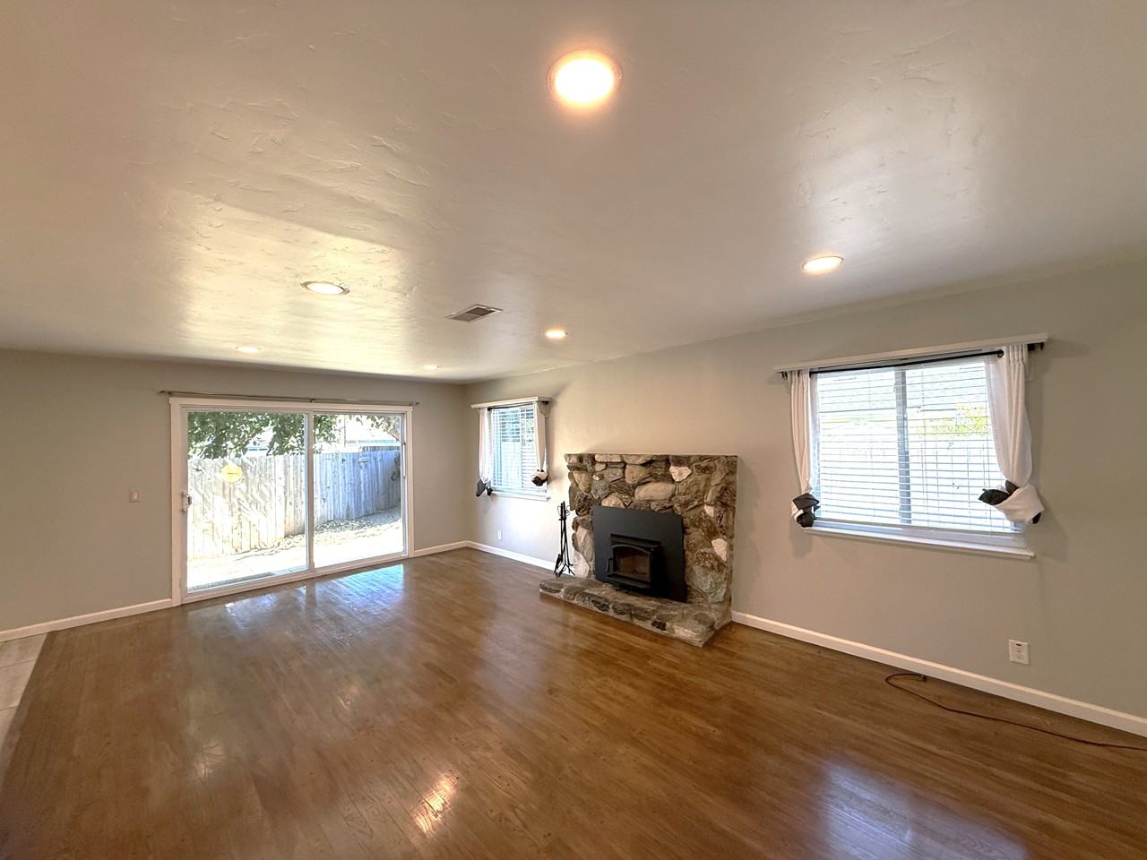 1476 Hooker Oak Ave #1 - Photo 2 of 14