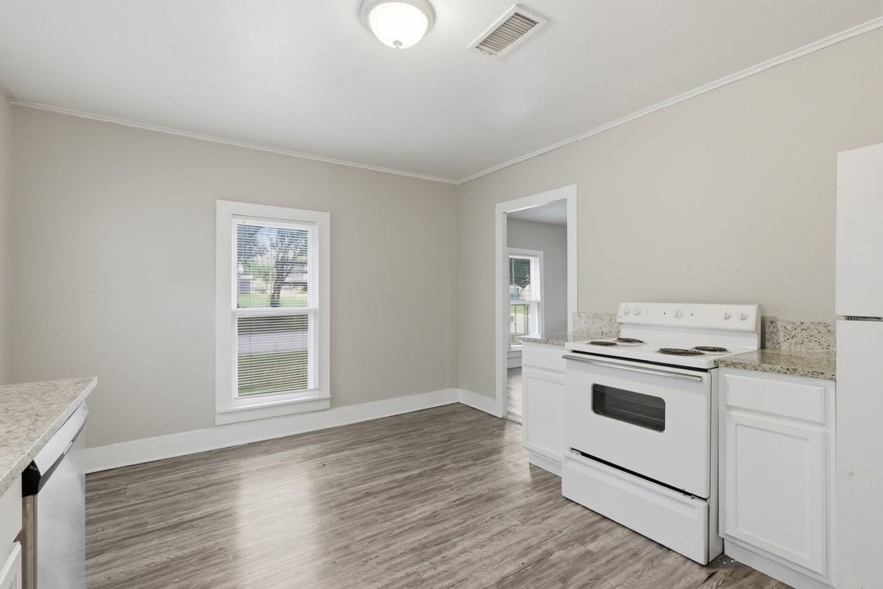 630 E Acheson St #1 - Photo 4 of 25