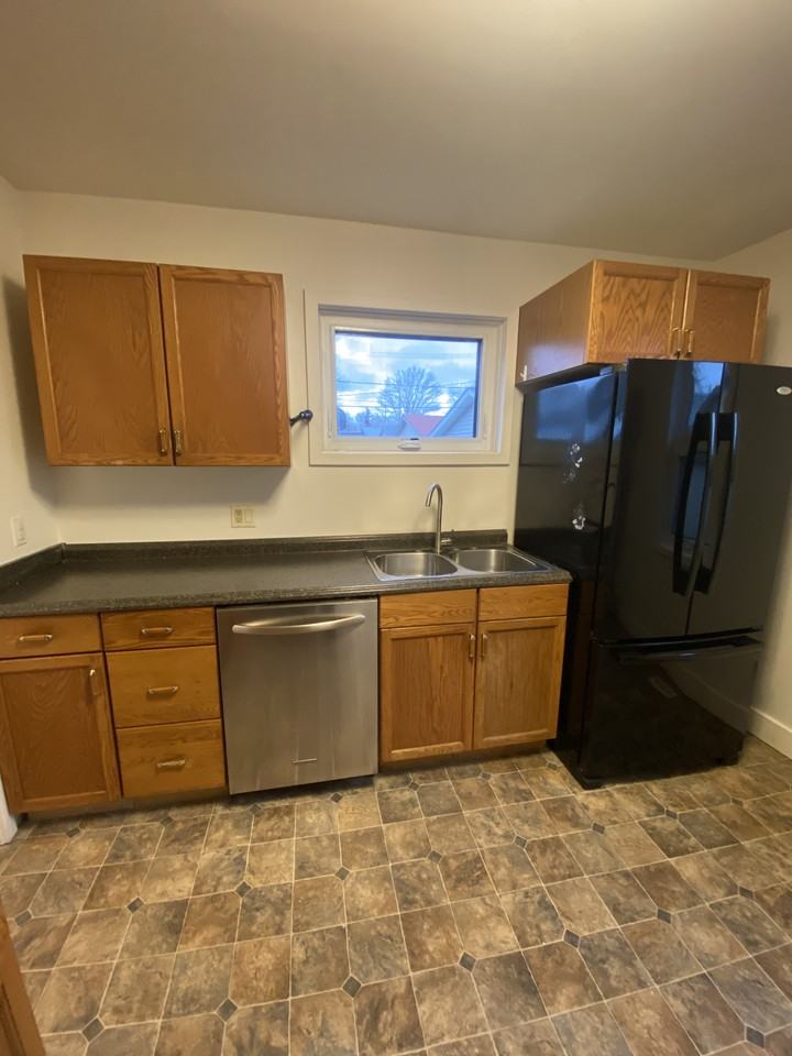 1573 Elgin Ave W - Photo 6 of 16