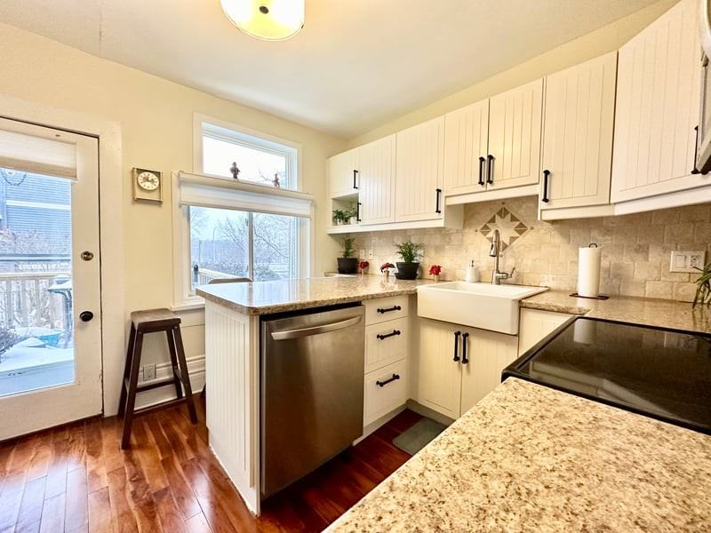 19 Desjardins Ave - Photo 2 of 13