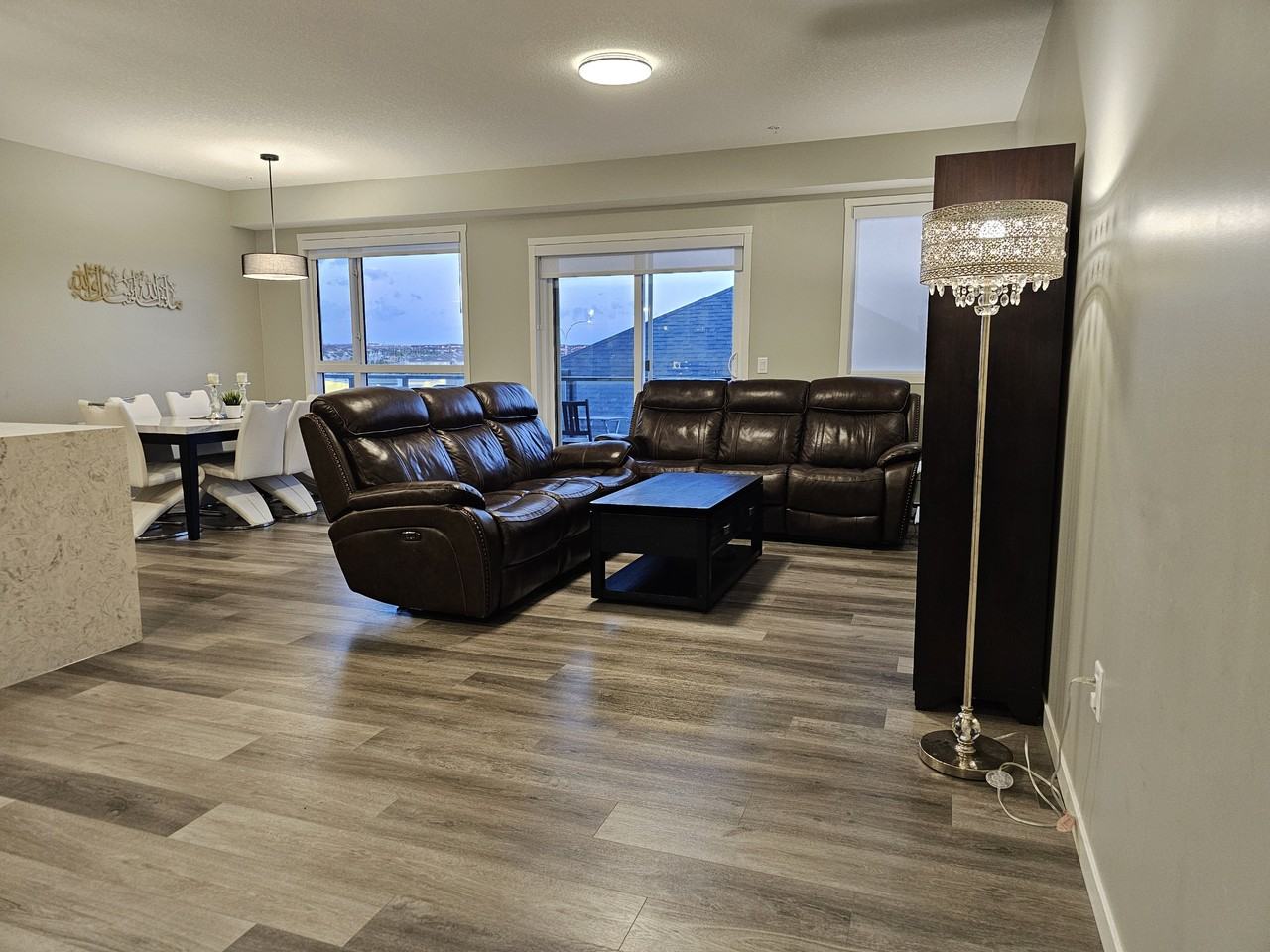 33 05-33 Carringham Gate Nw - Photo 2 of 23