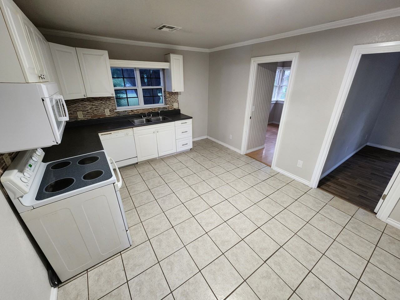 1020 E Gardena St #1 - Photo 4 of 9