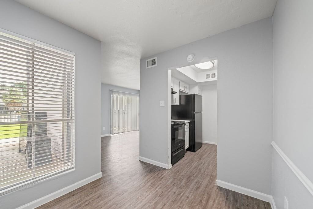 The Montclair - Photo 3 of 20
