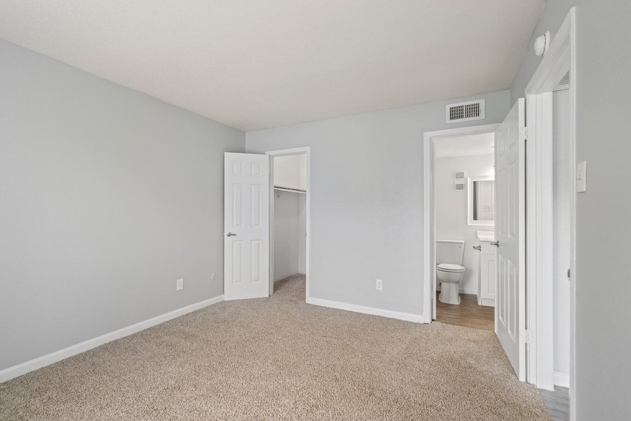 The Montclair - Photo 4 of 20