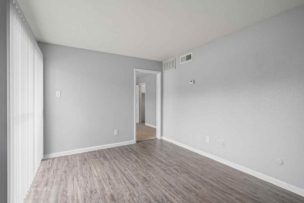 The Montclair - Photo 6 of 20