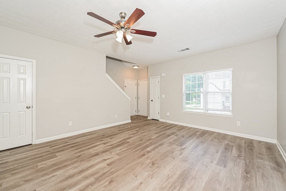 444 Village Bluff Dr - Photo 5 of 17