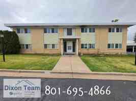 featured image of 2327 Chateau Dr #1