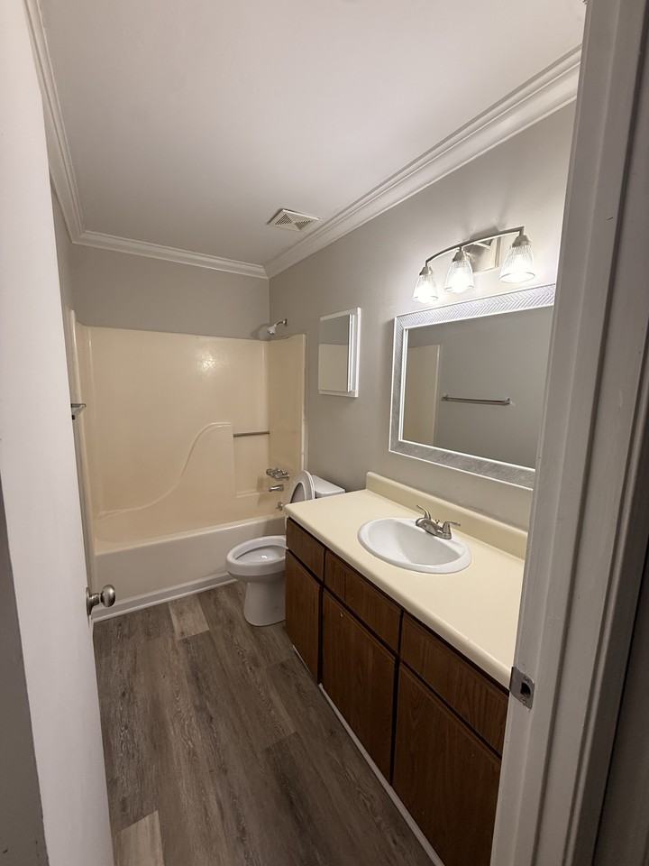 1522 Parkway Court - E6Unit E6 #E6 - Photo 3 of 18