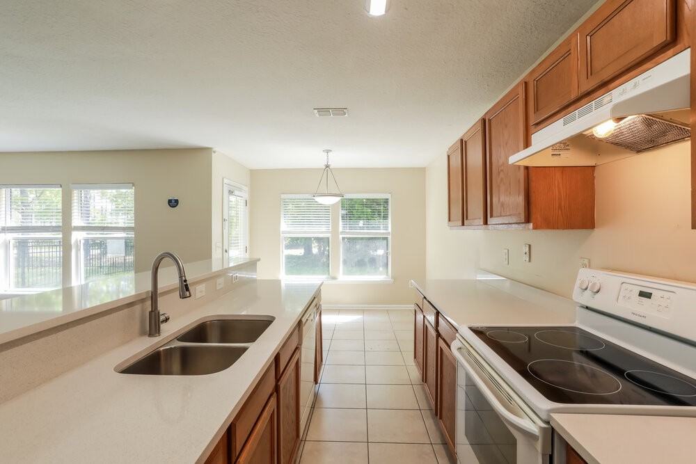 12613 Wooded Bluff Ct - Photo 7 of 16