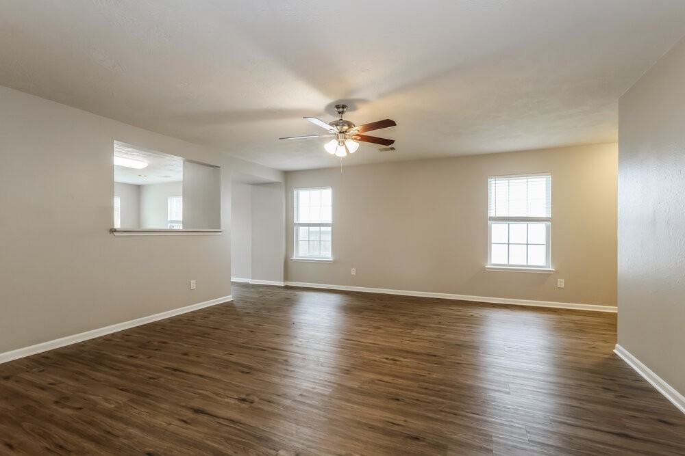 8138 Sanders Glen Ln - Photo 4 of 16