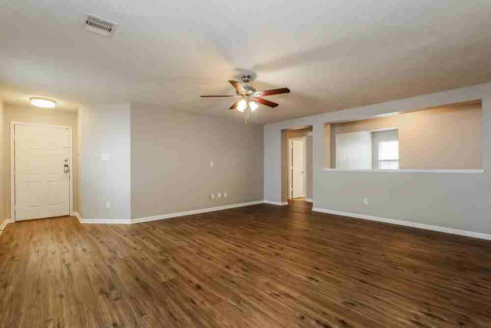 8138 Sanders Glen Ln - Photo 5 of 16