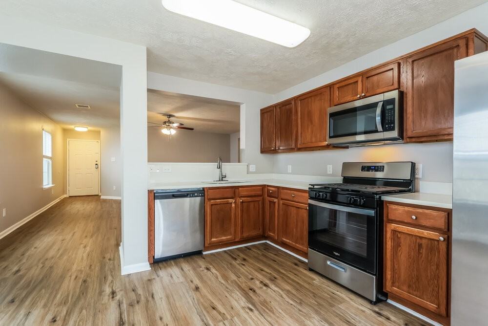 8138 Sanders Glen Ln - Photo 6 of 16