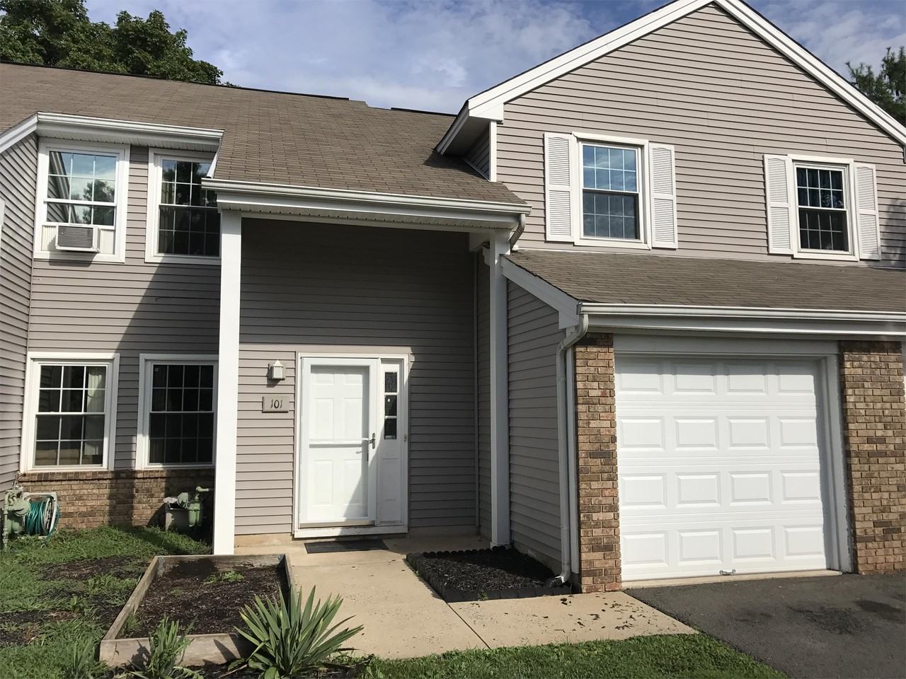 101 Renaissance Ln #1