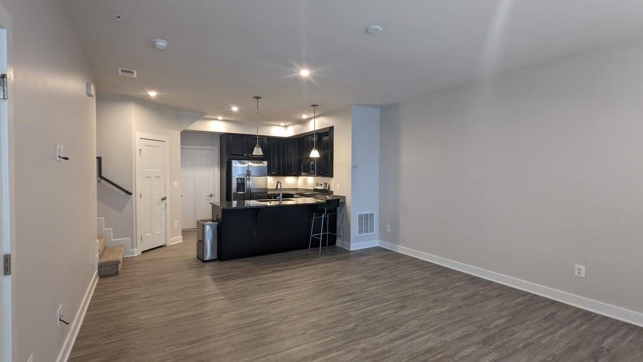 42595 Burbank Ter - Photo 4 of 11