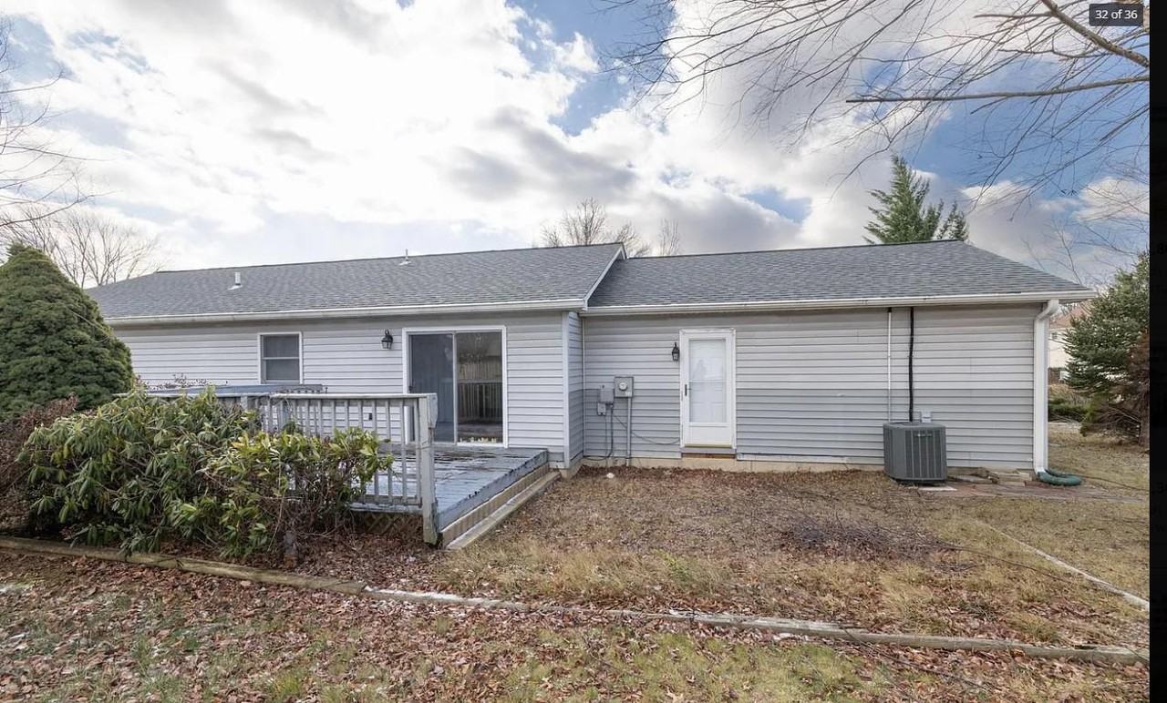 150 Nightingale Ave - Photo 2 of 10