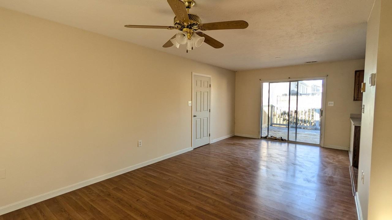 150 Nightingale Ave - Photo 4 of 10