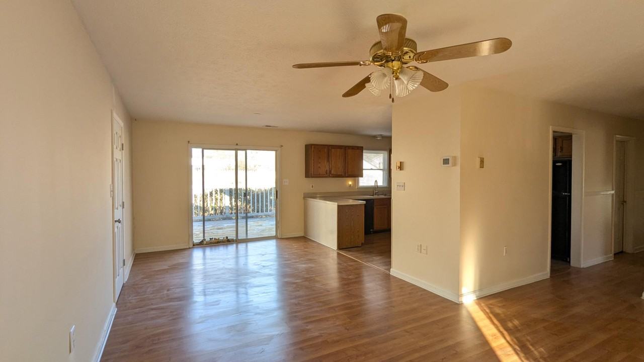 150 Nightingale Ave - Photo 5 of 10