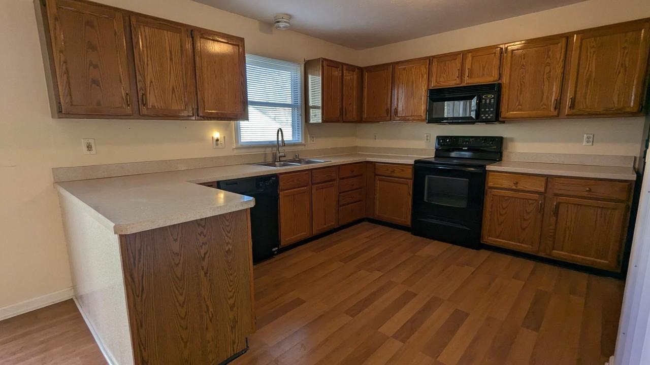 150 Nightingale Ave - Photo 7 of 10