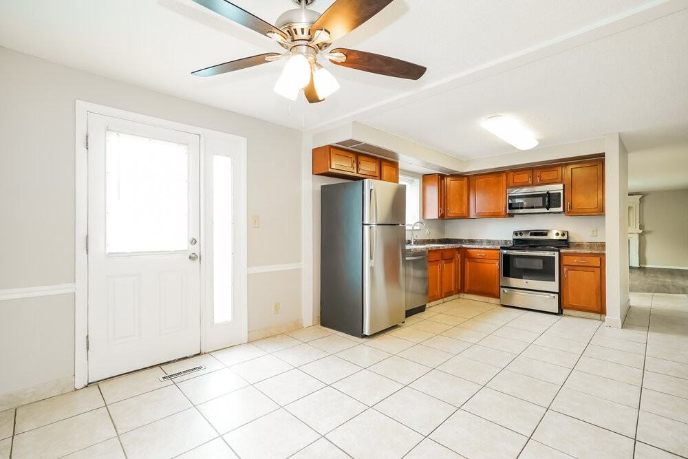 2422 Salem Ave - Photo 7 of 18