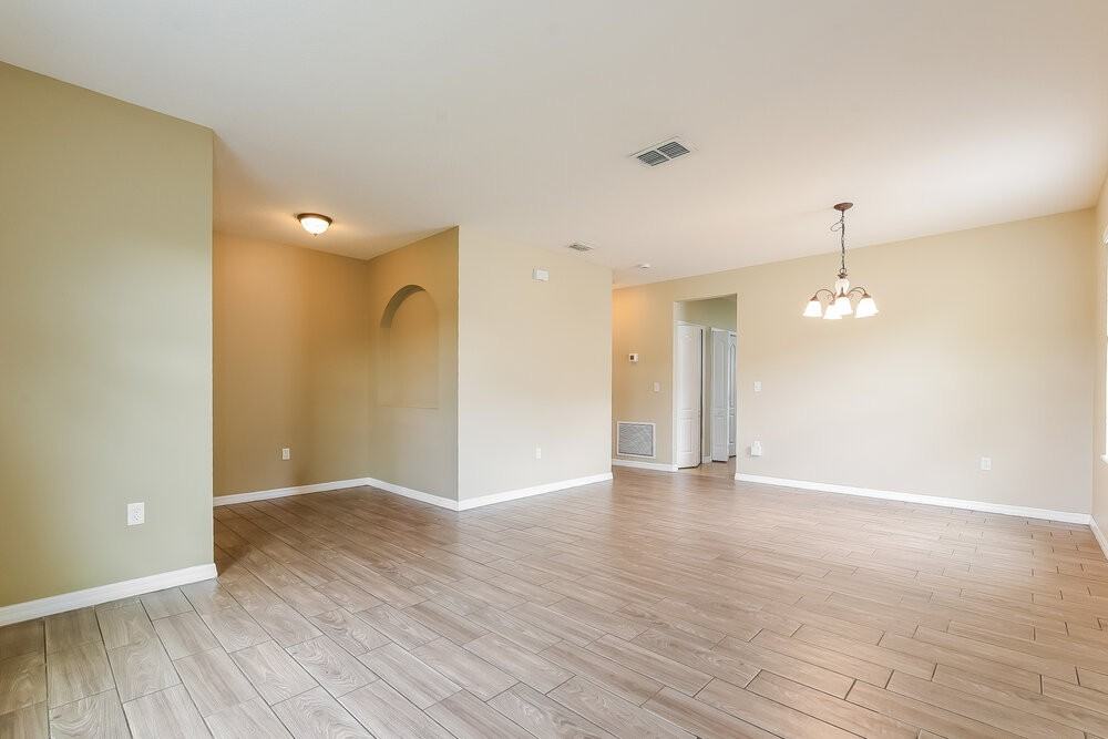 121 Daigledog St - Photo 3 of 16
