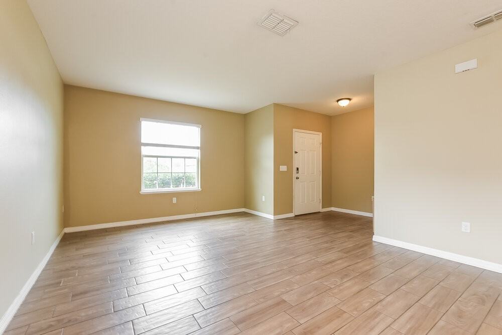 121 Daigledog St - Photo 4 of 16